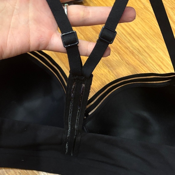 Athleta adjustable racer back sports bra Medium - Picture 4 of 5